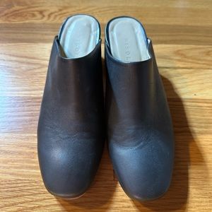 Nisolo all-day mule, black